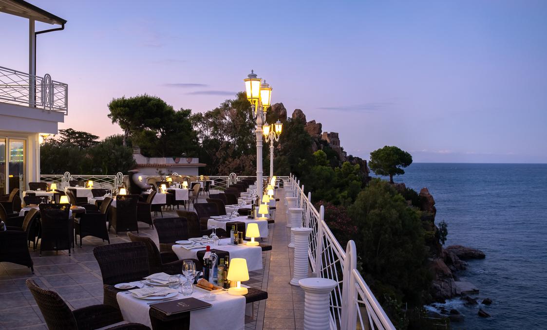 Almaris Sea View Restaurant