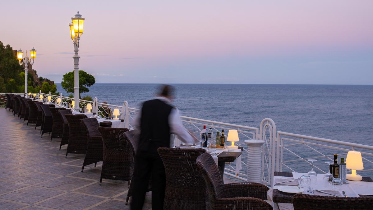 Almaris Sea View Restaurant